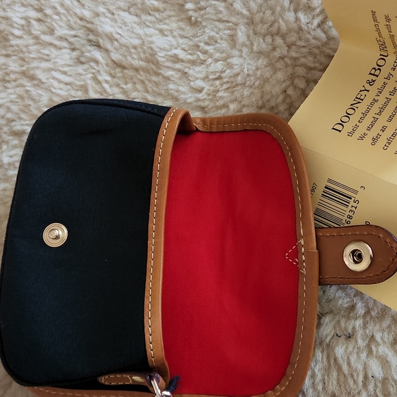 Adorable Dooney & Bourke Black Wristlet - Picture 7 of 12